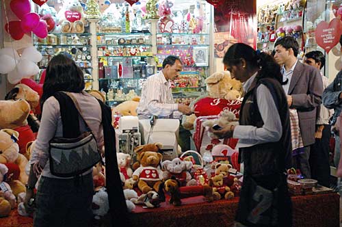 जम कर मनाएं वैलेंटाइन डे | 'वैलेंटाइन डे' पर विशेष