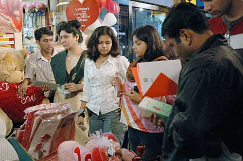 जम कर मनाएं वैलेंटाइन डे | 'वैलेंटाइन डे' पर विशेष