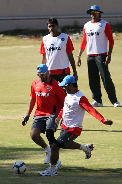 विश्‍वकप के लिए अभ्‍यास करते भारतीय खिलाड़ी...