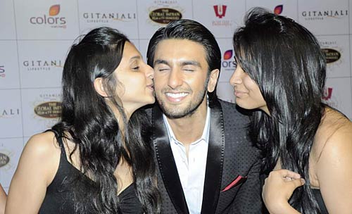 सितारों से सजा बालाजी अवॉर्ड समारोह... | सितारों की मौज