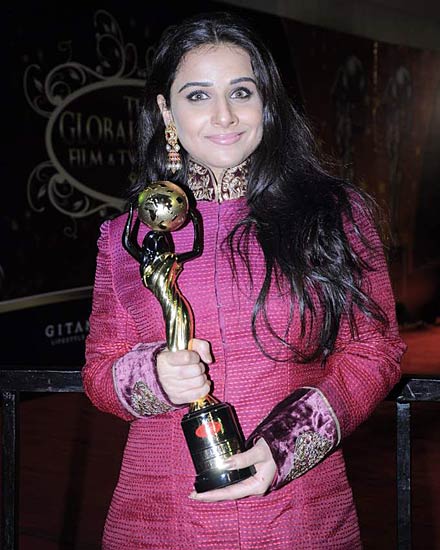 सितारों से सजा बालाजी अवॉर्ड समारोह... | सितारों की मौज