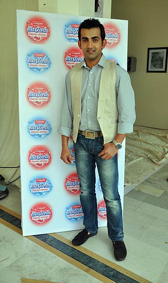 बॉलीवुड सितारों व खिलाड़ि‍यों की जुगलबंदी । क्रिकेट फीवर