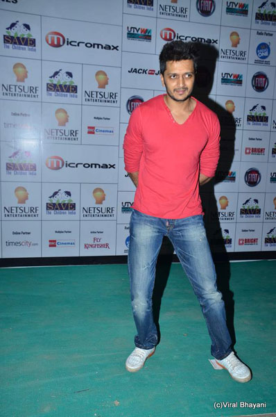 ब्रायन एडम्‍स के कॉन्‍सर्ट में उमड़ा बॉलीवुड | सितारों की मौज