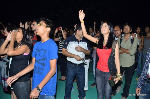 ब्रायन एडम्‍स के कॉन्‍सर्ट में उमड़ा बॉलीवुड | सितारों की मौज