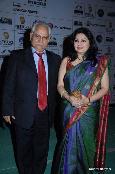 ब्रायन एडम्‍स के कॉन्‍सर्ट में उमड़ा बॉलीवुड | सितारों की मौज