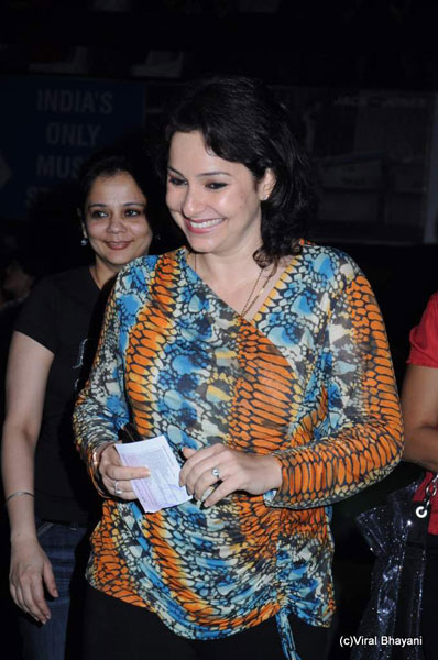 ब्रायन एडम्‍स के कॉन्‍सर्ट में उमड़ा बॉलीवुड | सितारों की मौज