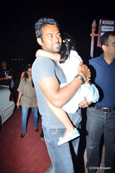 ब्रायन एडम्‍स के कॉन्‍सर्ट में उमड़ा बॉलीवुड | सितारों की मौज