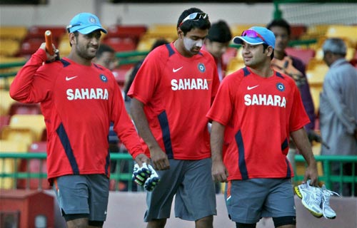 विश्‍वकप के लिए अभ्‍यास करते भारतीय खिलाड़ी...