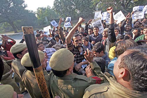 मुबारक के खिलाफ भारत में भी उठी आवाज