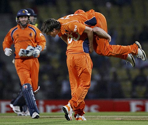 इंग्‍लैंड ने हॉलैंड पर दर्ज की शानदार जीत