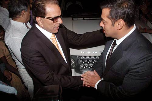 'हम दोनों' के प्रीमियर पर सितारे । सितारों की मस्‍ती