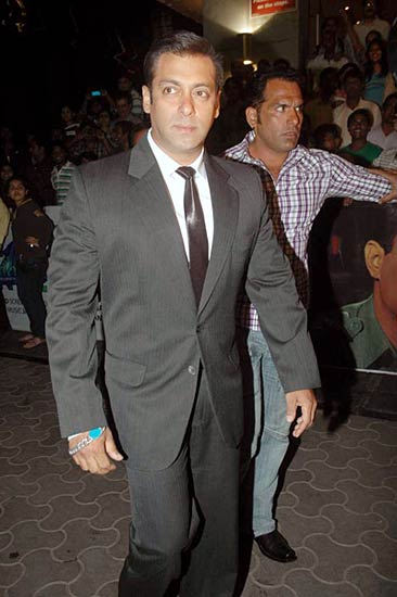 'हम दोनों' के प्रीमियर पर सितारे । सितारों की मस्‍ती