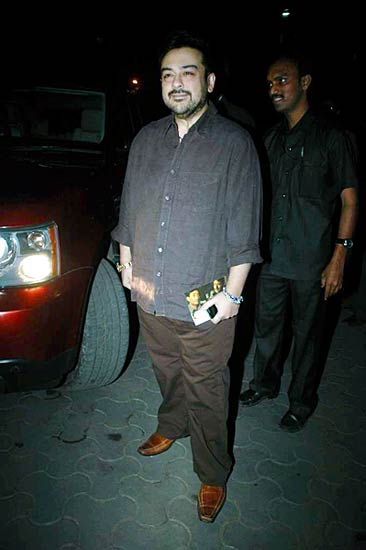 'हम दोनों' के प्रीमियर पर सितारे । सितारों की मस्‍ती