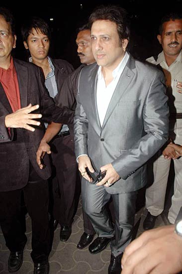 'हम दोनों' के प्रीमियर पर सितारे । सितारों की मस्‍ती