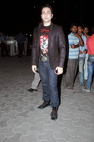 'हम दोनों' के प्रीमियर पर सितारे । सितारों की मस्‍ती