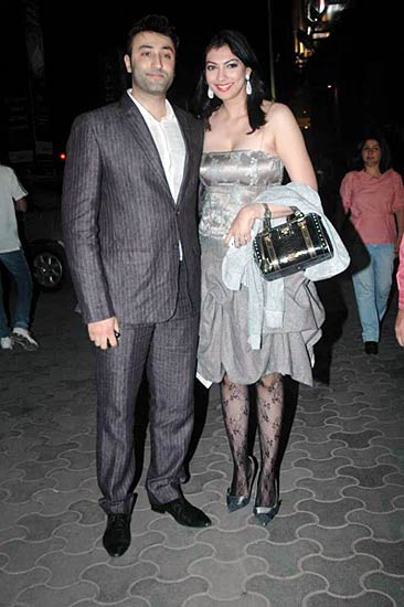 'हम दोनों' के प्रीमियर पर सितारे । सितारों की मस्‍ती