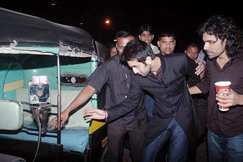 'हम दोनों' के प्रीमियर पर सितारे । सितारों की मस्‍ती