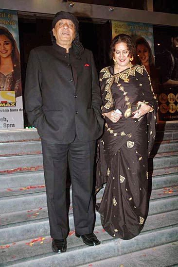 'हम दोनों' के प्रीमियर पर सितारे । सितारों की मस्‍ती