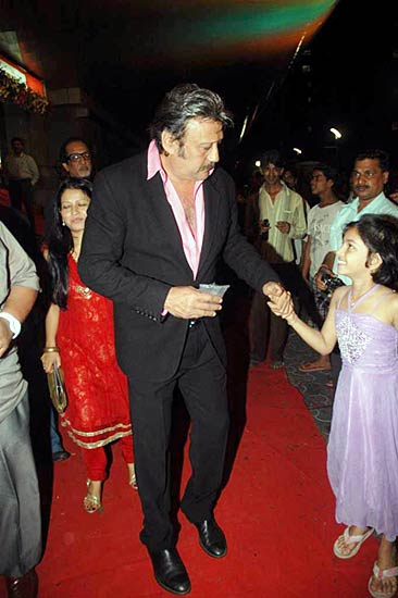 'हम दोनों' के प्रीमियर पर सितारे । सितारों की मस्‍ती