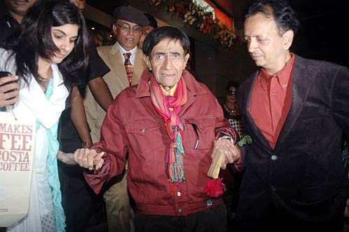 'हम दोनों' के प्रीमियर पर सितारे । सितारों की मस्‍ती