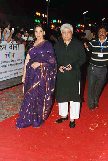 'हम दोनों' के प्रीमियर पर सितारे । सितारों की मस्‍ती