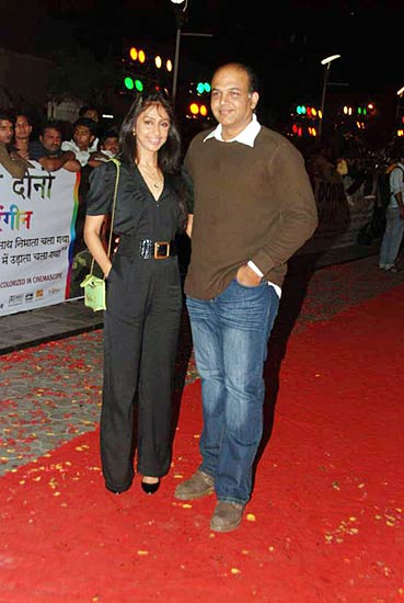 'हम दोनों' के प्रीमियर पर सितारे । सितारों की मस्‍ती