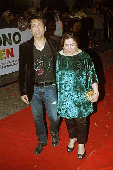 'हम दोनों' के प्रीमियर पर सितारे । सितारों की मस्‍ती