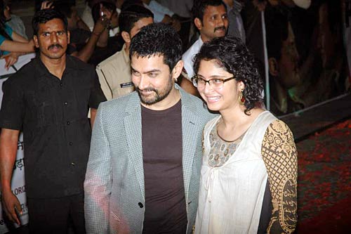 'हम दोनों' के प्रीमियर पर सितारे । सितारों की मस्‍ती