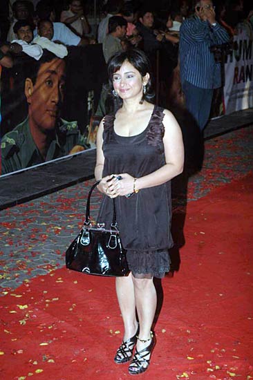 'हम दोनों' के प्रीमियर पर सितारे । सितारों की मस्‍ती