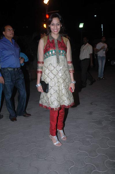 'हम दोनों' के प्रीमियर पर सितारे । सितारों की मस्‍ती