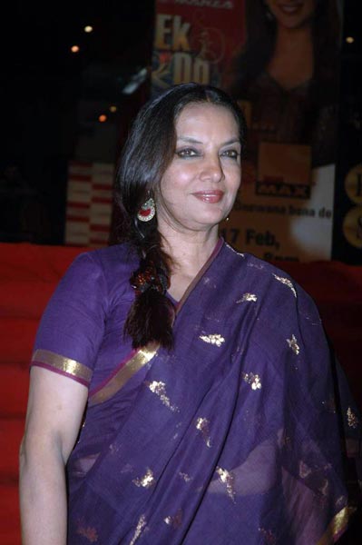 'हम दोनों' के प्रीमियर पर सितारे । सितारों की मस्‍ती