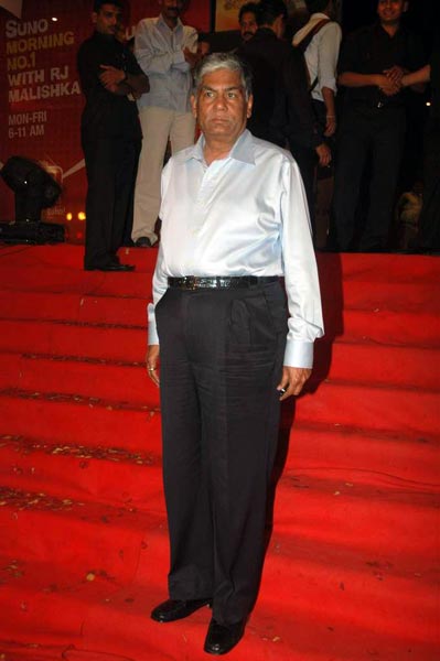 'हम दोनों' के प्रीमियर पर सितारे । सितारों की मस्‍ती