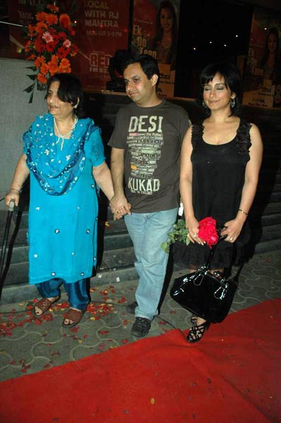 'हम दोनों' के प्रीमियर पर सितारे । सितारों की मस्‍ती