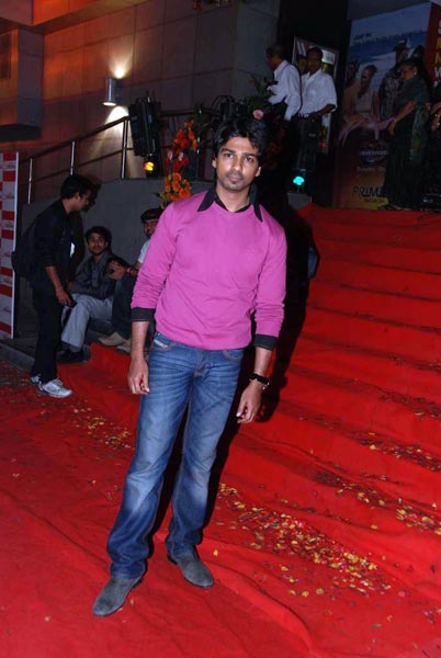 'हम दोनों' के प्रीमियर पर सितारे । सितारों की मस्‍ती