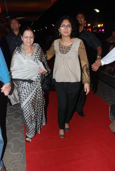 'हम दोनों' के प्रीमियर पर सितारे । सितारों की मस्‍ती