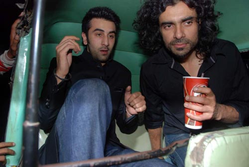 'हम दोनों' के प्रीमियर पर सितारे । सितारों की मस्‍ती