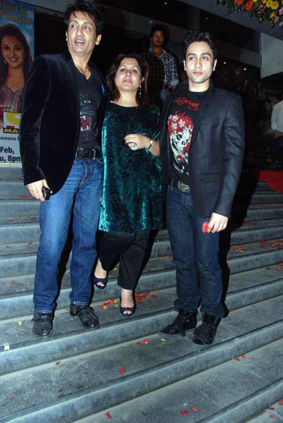 'हम दोनों' के प्रीमियर पर सितारे । सितारों की मस्‍ती