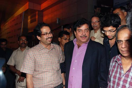 'हम दोनों' के प्रीमियर पर सितारे । सितारों की मस्‍ती