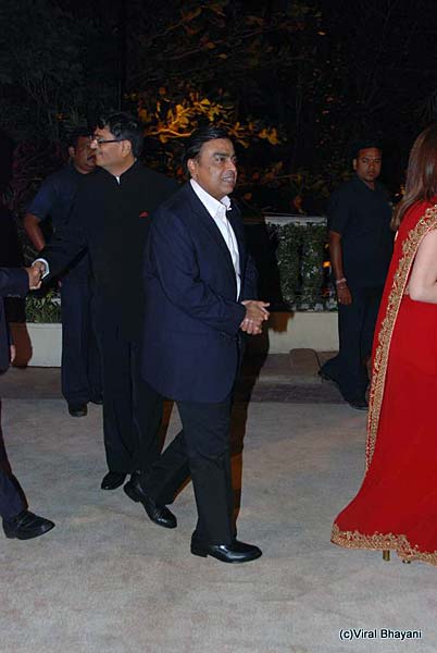 मामू की दावत, सितारों की मौज | गुलजार हुई रिसेप्‍शन पार्टी