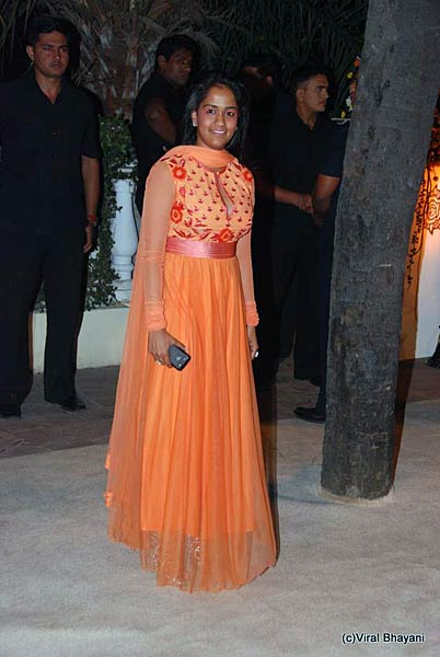 सितारों से गुलजार रिसेप्‍शन पार्टी । फराह के शो में सितारे