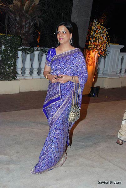 सितारों से गुलजार रिसेप्‍शन पार्टी । फराह के शो में सितारे