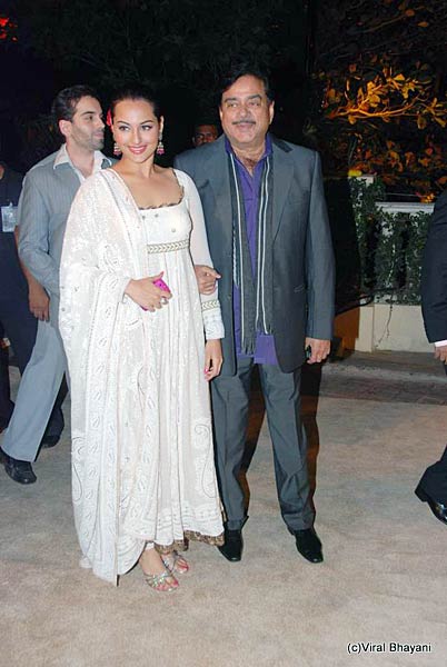 इमरान-अवंतिका की रिसेप्‍शन पार्टी । फराह के शो में सितारे