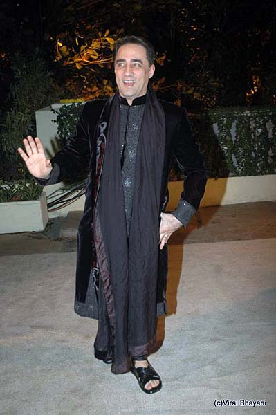 मामू की दावत, सितारों की मौज | गुलजार हुई रिसेप्‍शन पार्टी