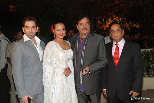 मामू की दावत, सितारों की मौज | गुलजार हुई रिसेप्‍शन पार्टी