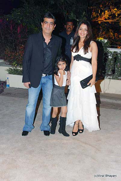 इमरान-अवंतिका की रिसेप्‍शन पार्टी । फराह के शो में सितारे