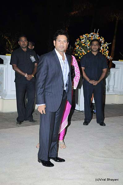 मामू की दावत, सितारों की मौज | गुलजार हुई रिसेप्‍शन पार्टी