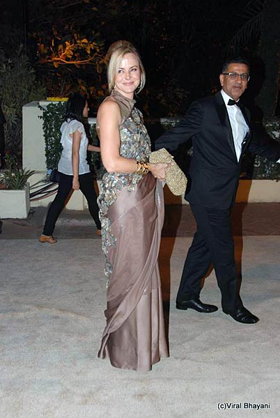 सितारों से गुलजार रिसेप्‍शन पार्टी । फराह के शो में सितारे