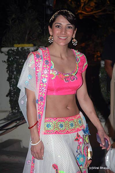 सितारों से गुलजार रिसेप्‍शन पार्टी । फराह के शो में सितारे