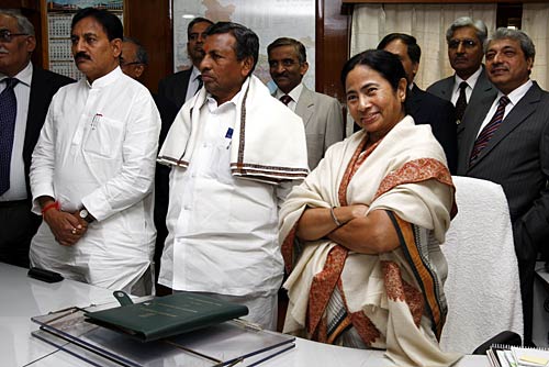 रेल बजट 2011 पेश करने को तैयार ममता बनर्जी