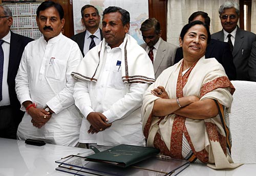 रेल बजट 2011 पेश करने को तैयार ममता बनर्जी